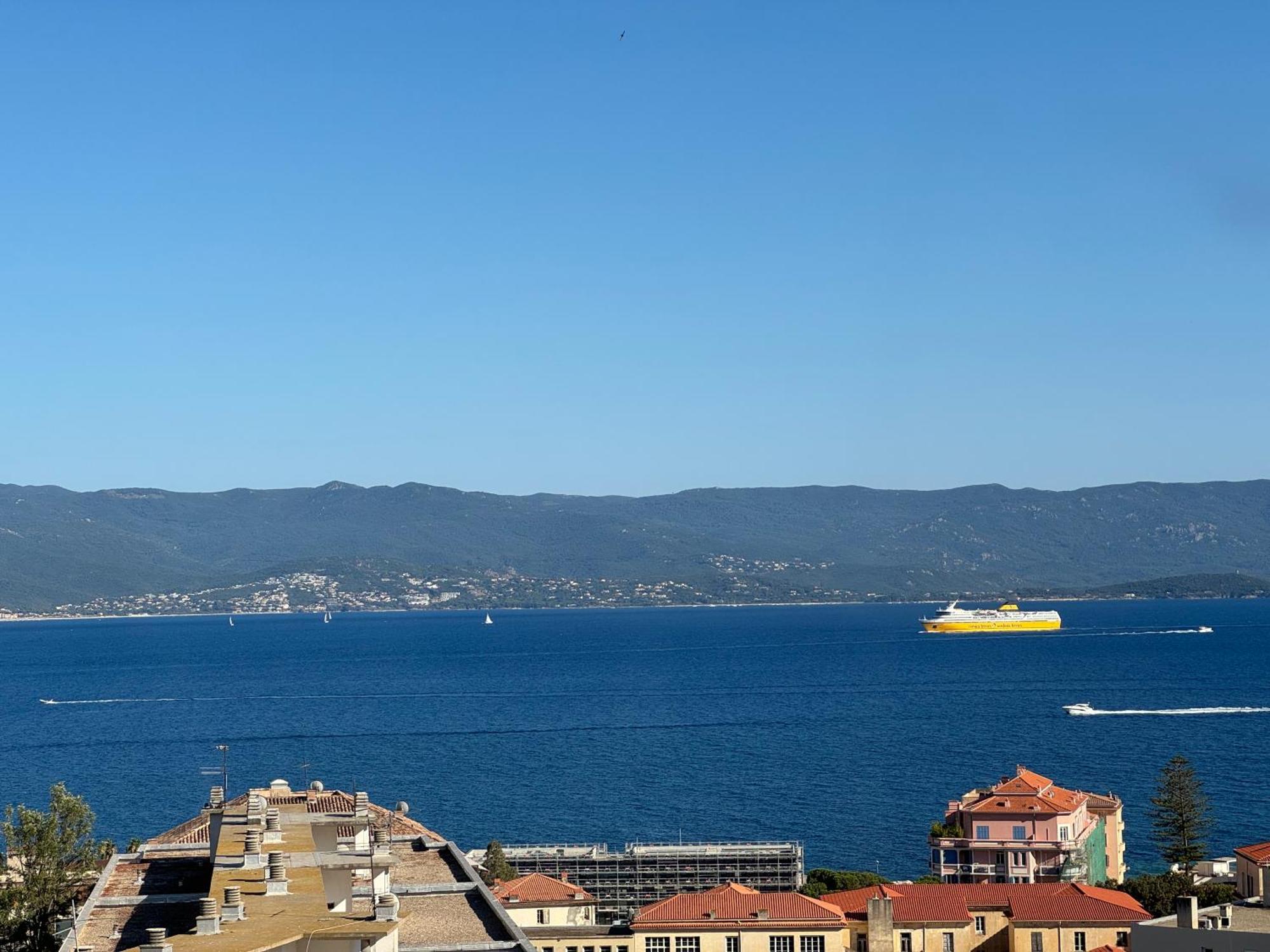 Ajaccio Centre Cosy Et Spacieux Avec Climatisation, Grande Terrasse Et Vue Ajaccio (Corsica)