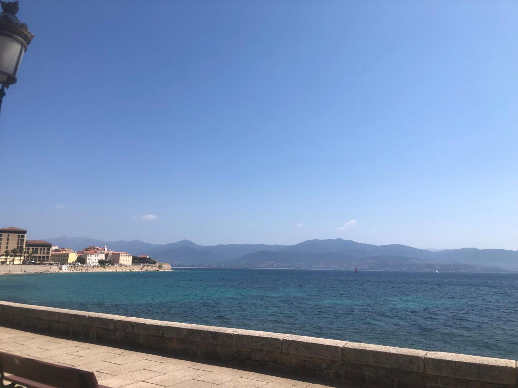 Ajaccio Centre Cosy Et Spacieux Avec Climatisation, Grande Terrasse Et Vue Apartment